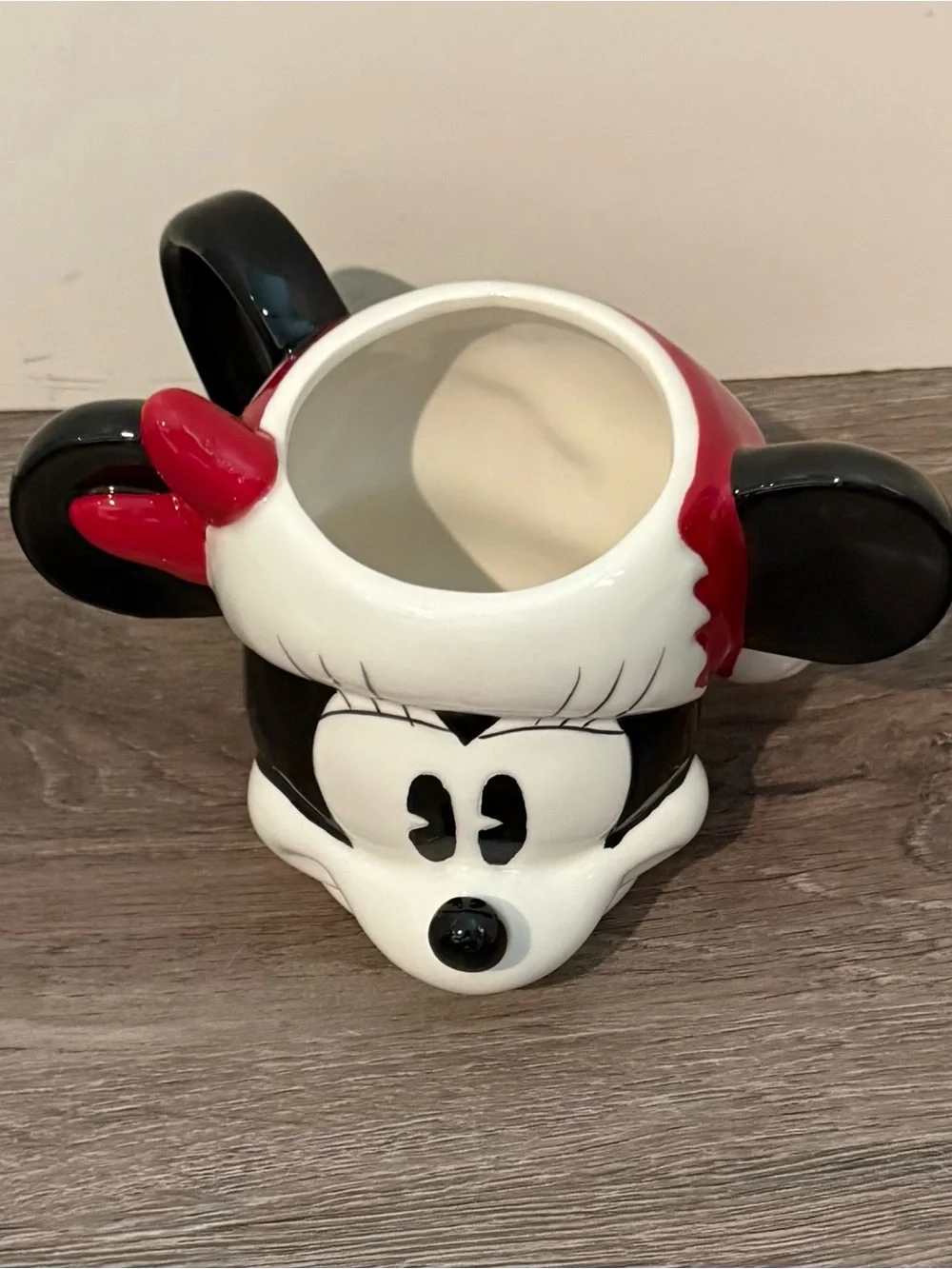 Minnie Mouse with Santa Hat Ceramic Mug- NWT